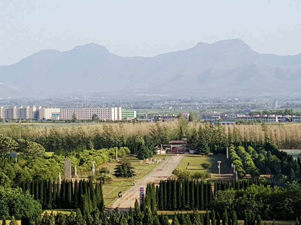 唐恭陵上的美景