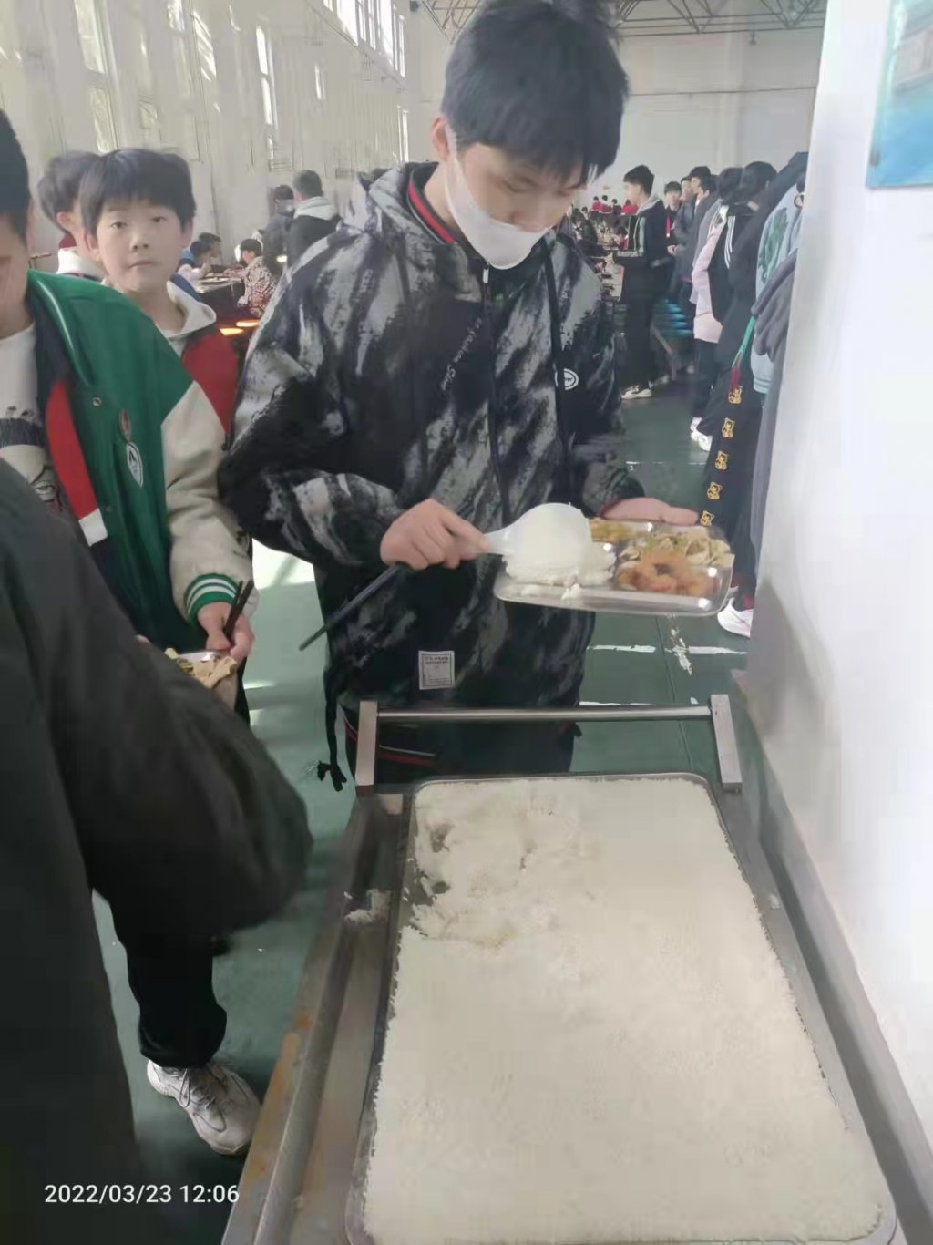 学生按需打餐